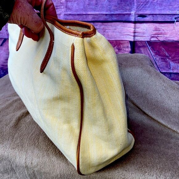 NWOT Tommy Hilfiger purse - Picture 5 of 7